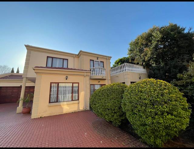 4 BEDROOM FREEHOLD FOR SALE IN FOURWAYS